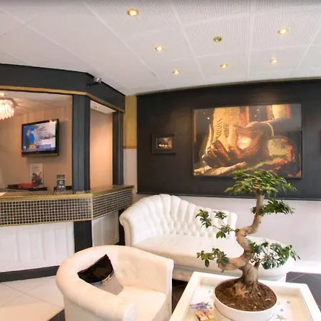 Appart'Hotel Le Trianon-2